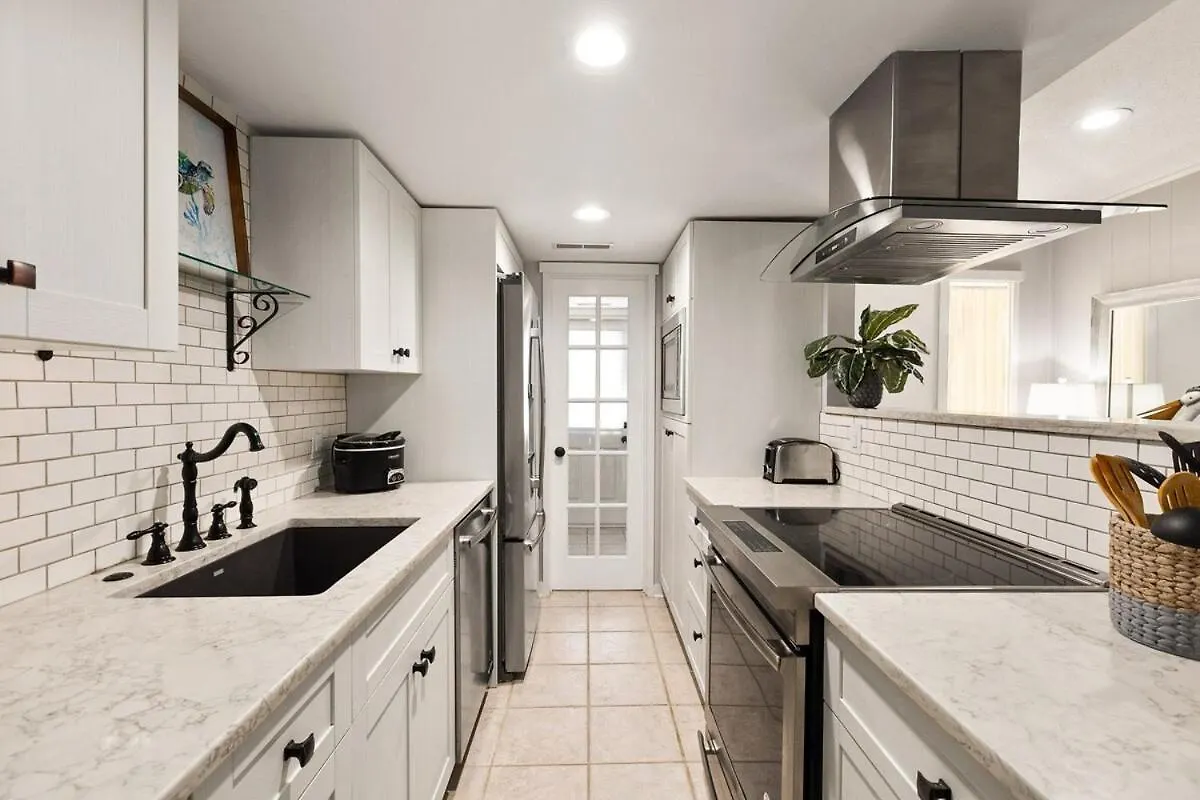 2 Bed 2 And One Half Bath 34 Coligny Near & Plaza Hilton Head Island
