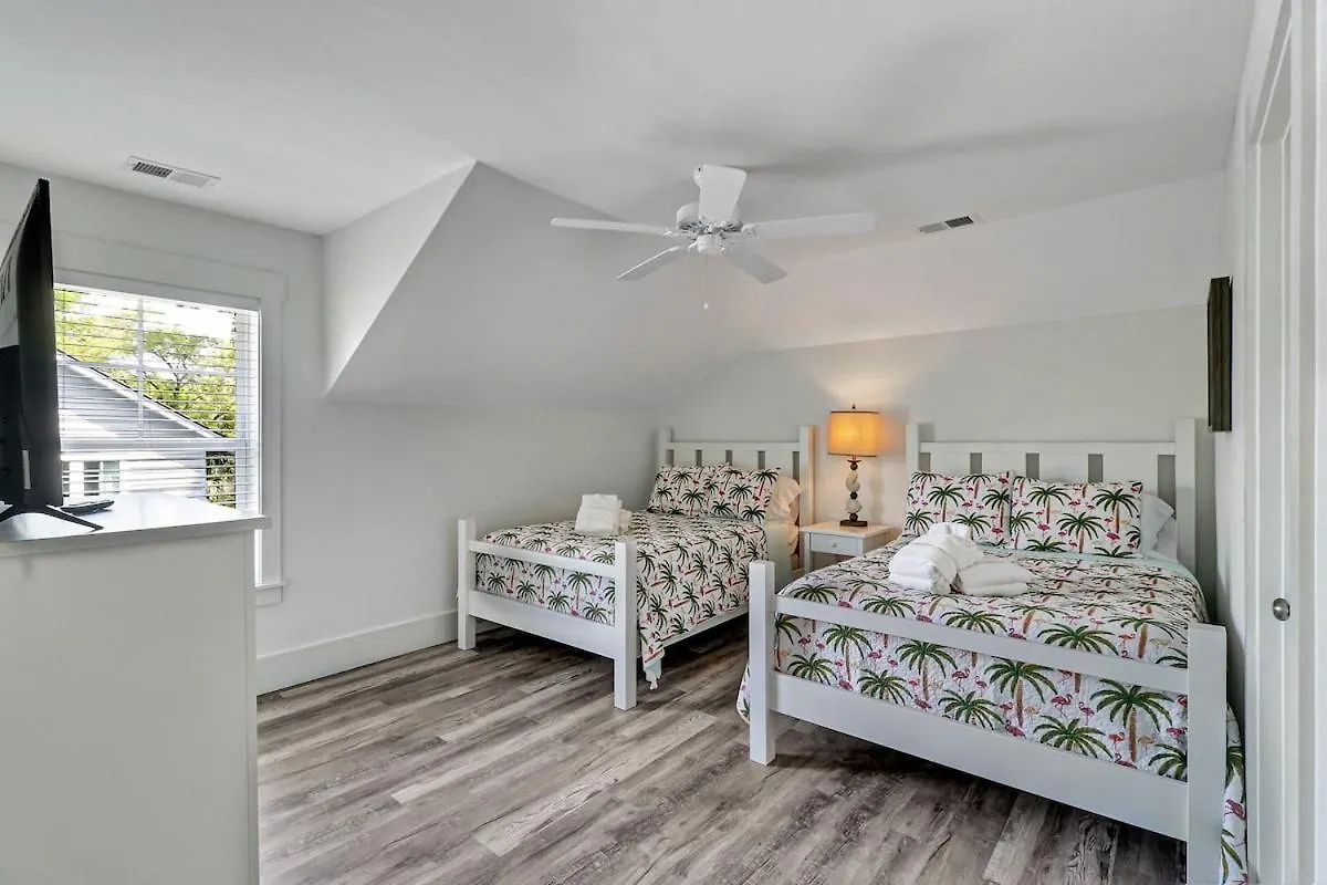 Holiday home 7 Bed 6 And One Half Bath With Private Pool & Private Access *