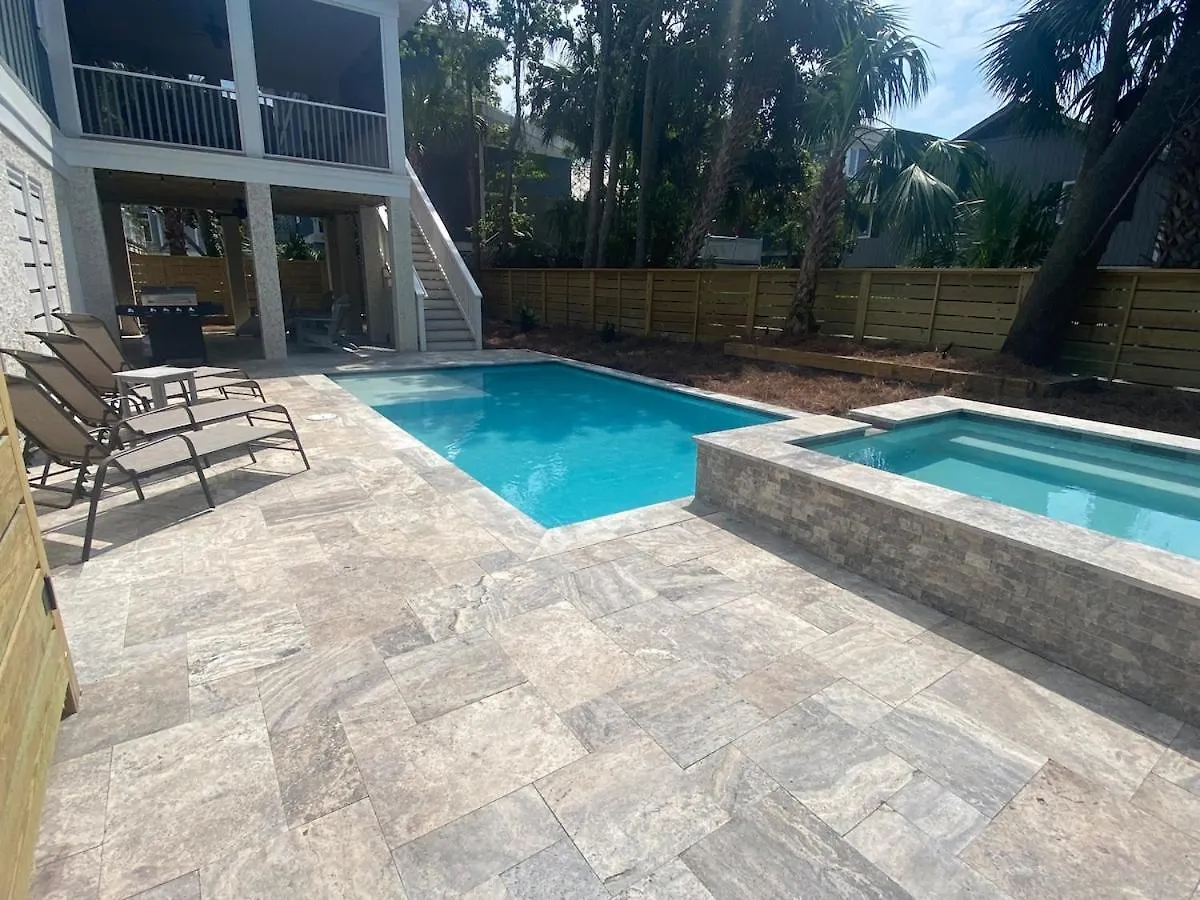 7 Bed 6 And One Half Bath With Private Pool & Private Access * Hilton Head Island