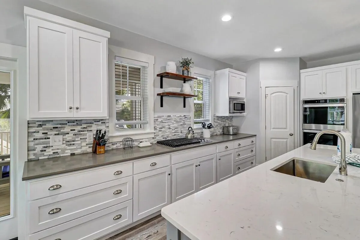 7 Bed 6 And One Half Bath With Private Pool & Private Access