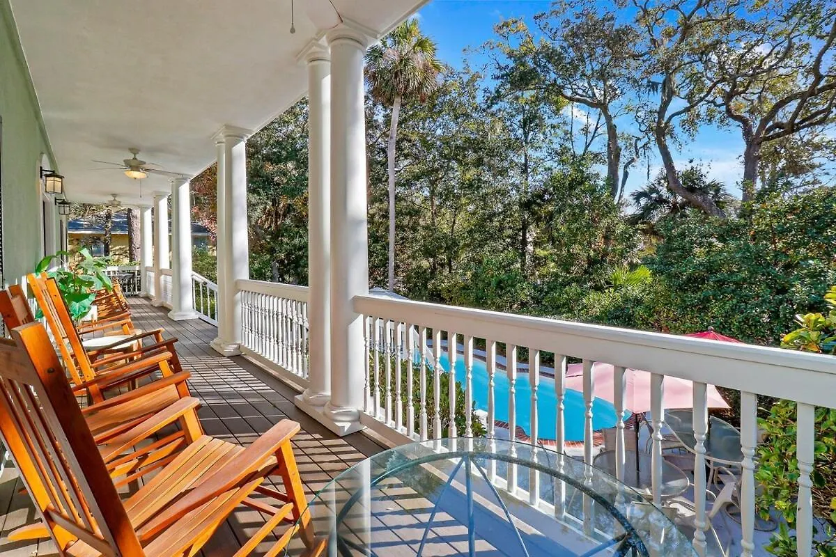 Holiday home 6 Bd 4 And One Half Bath Family Friendly With Heated Pool Just A Block To The *