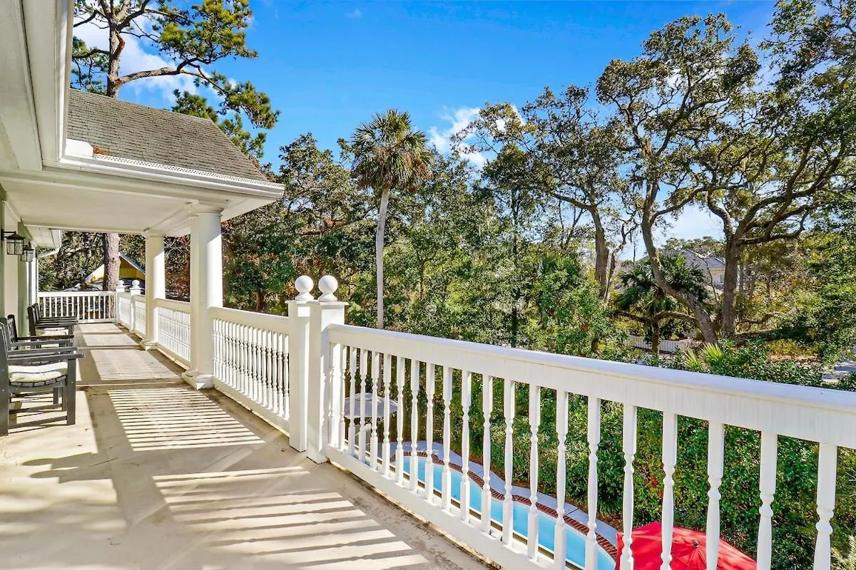 Holiday home 6 Bd 4 And One Half Bath Family Friendly With Heated Pool Just A Block To The