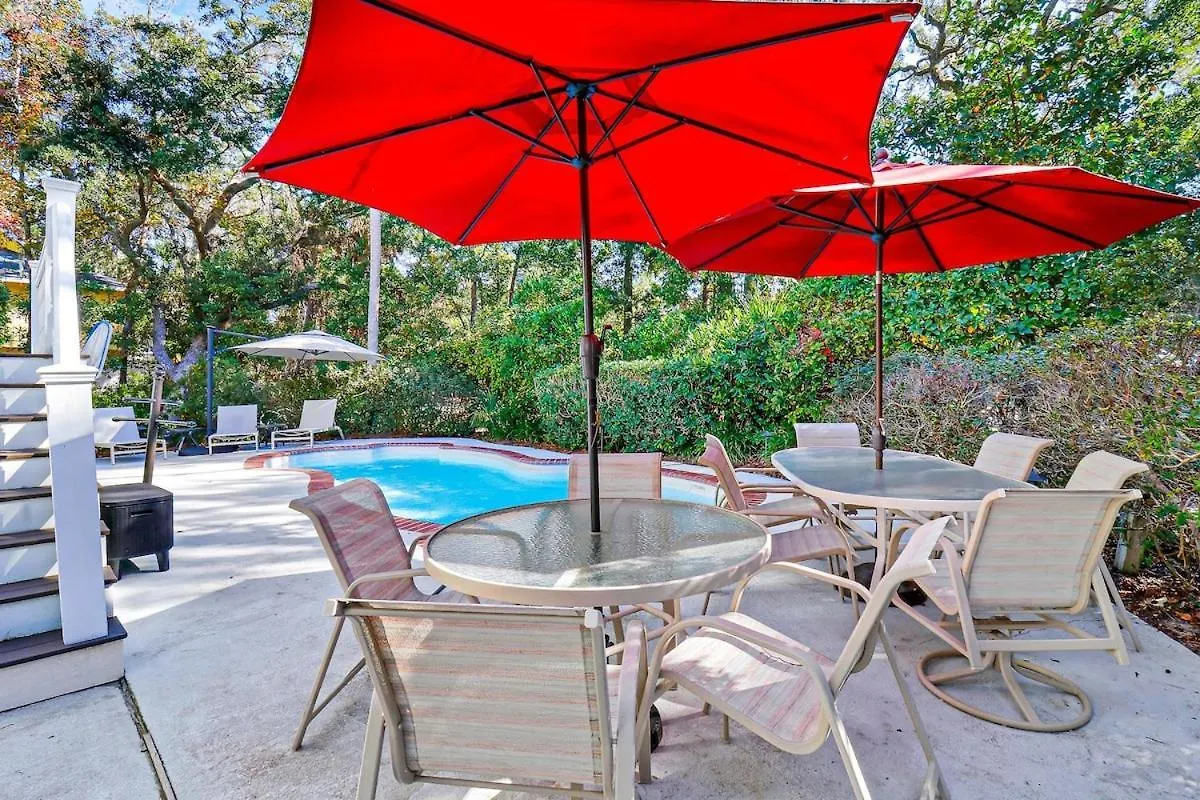 6 Bd 4 And One Half Bath Family Friendly With Heated Pool Just A Block To The