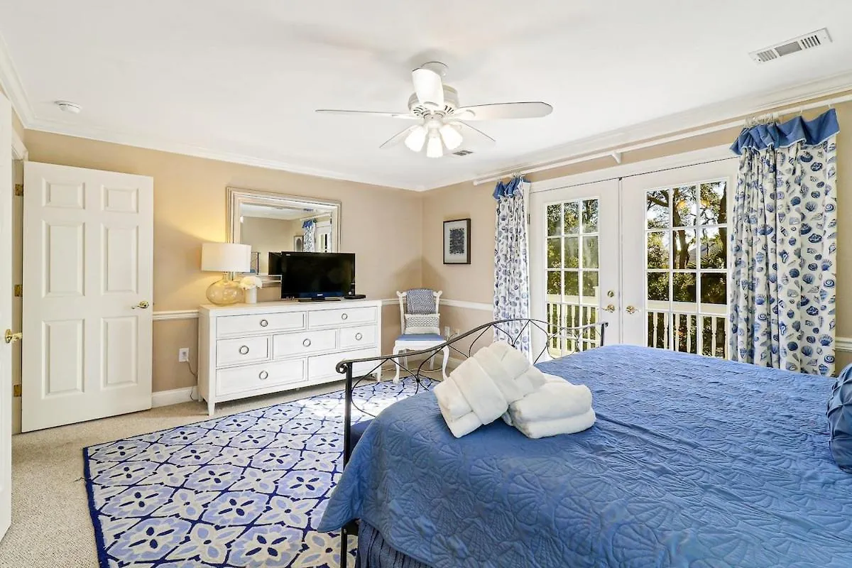 6 Bd 4 And One Half Bath Family Friendly With Heated Pool Just A Block To The * Hilton Head Island