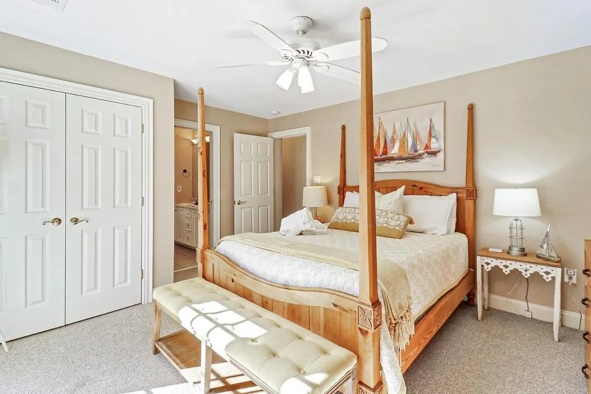 6 Bd 4 And One Half Bath Family Friendly With Heated Pool Just A Block To The *