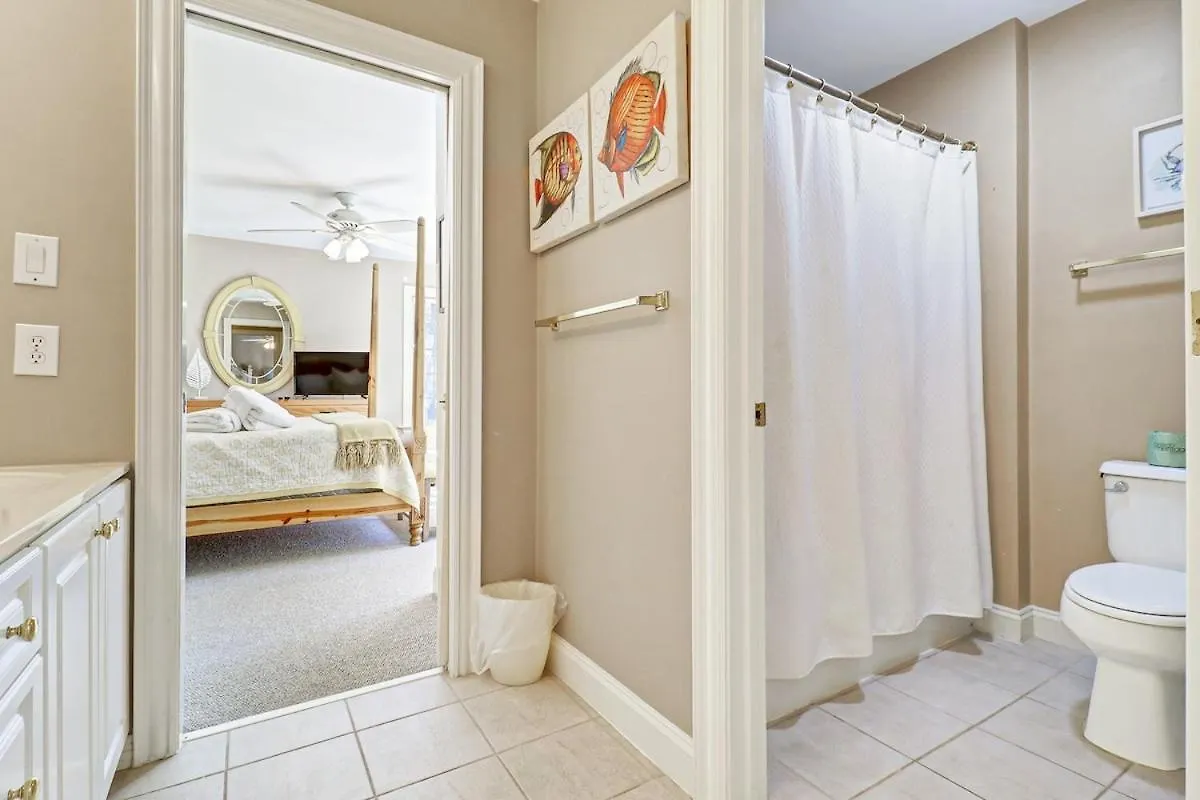 6 Bd 4 And One Half Bath Family Friendly With Heated Pool Just A Block To The * Hilton Head Island