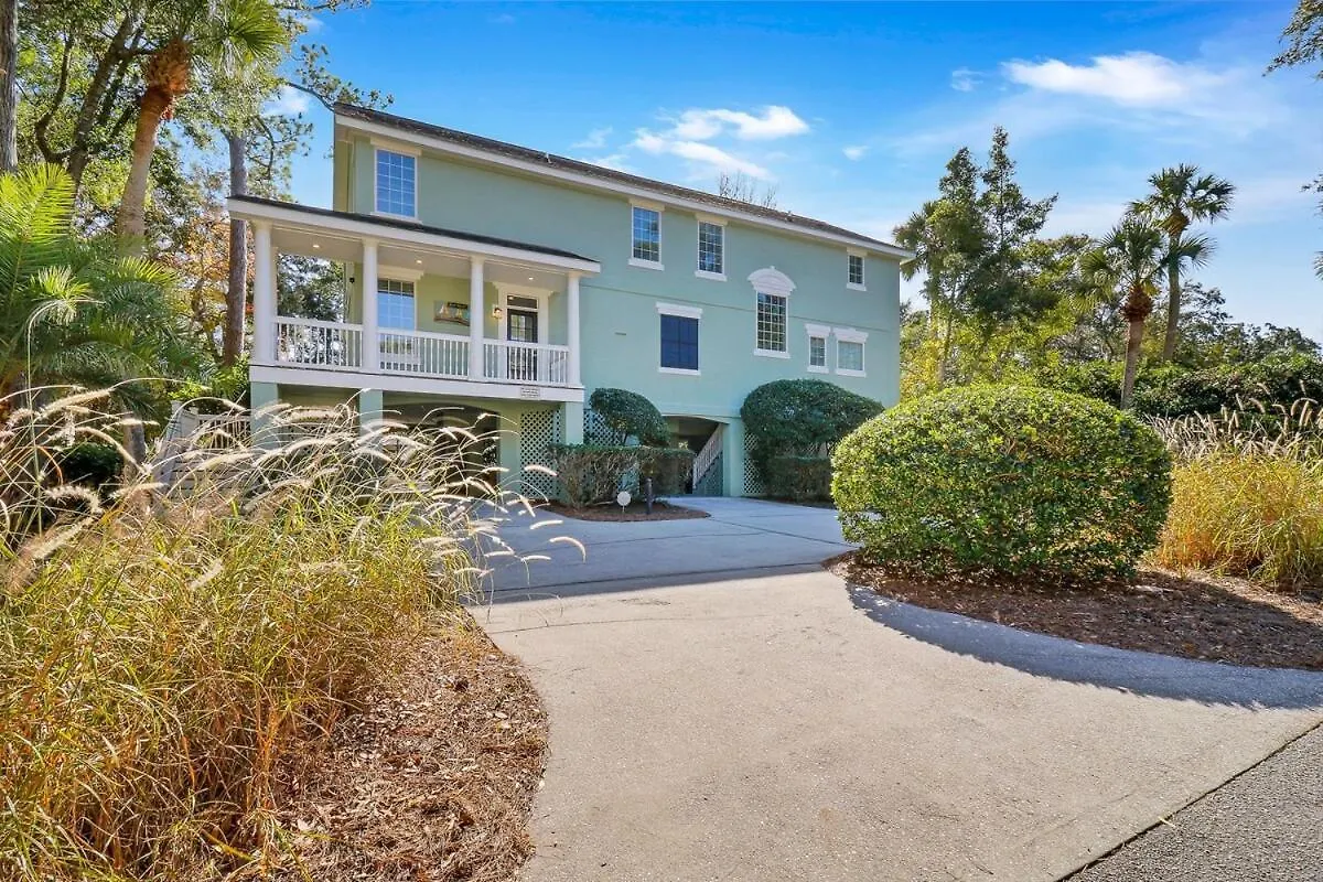 6 Bd 4 And One Half Bath Family Friendly With Heated Pool Just A Block To The Hilton Head Island