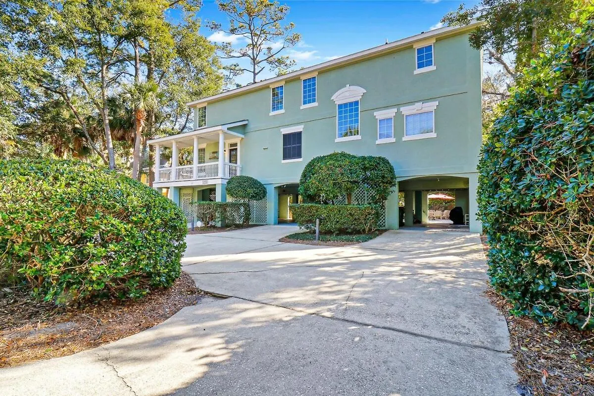 6 Bd 4 And One Half Bath Family Friendly With Heated Pool Just A Block To The * Hilton Head Island