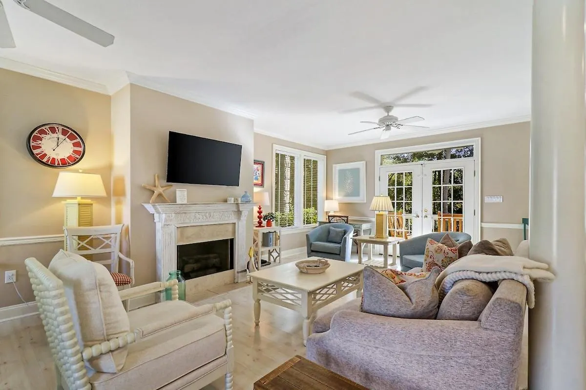 6 Bd 4 And One Half Bath Family Friendly With Heated Pool Just A Block To The Holiday home