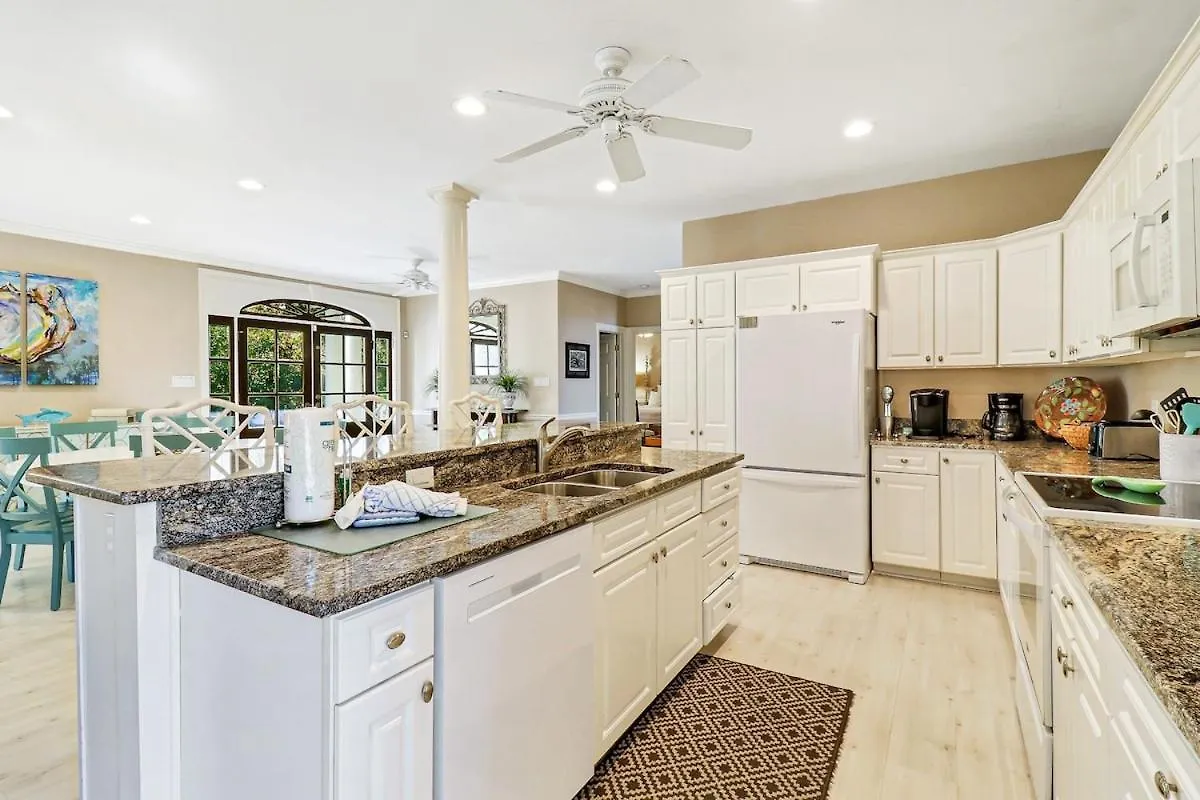 6 Bd 4 And One Half Bath Family Friendly With Heated Pool Just A Block To The Hilton Head Island