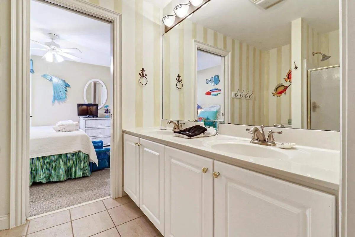 6 Bd 4 And One Half Bath Family Friendly With Heated Pool Just A Block To The * Hilton Head Island