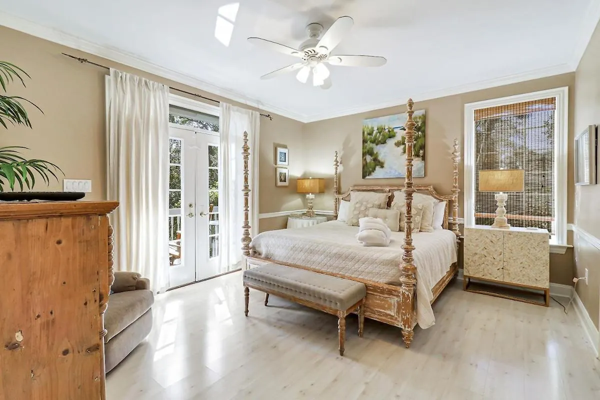 6 Bd 4 And One Half Bath Family Friendly With Heated Pool Just A Block To The Hilton Head Island