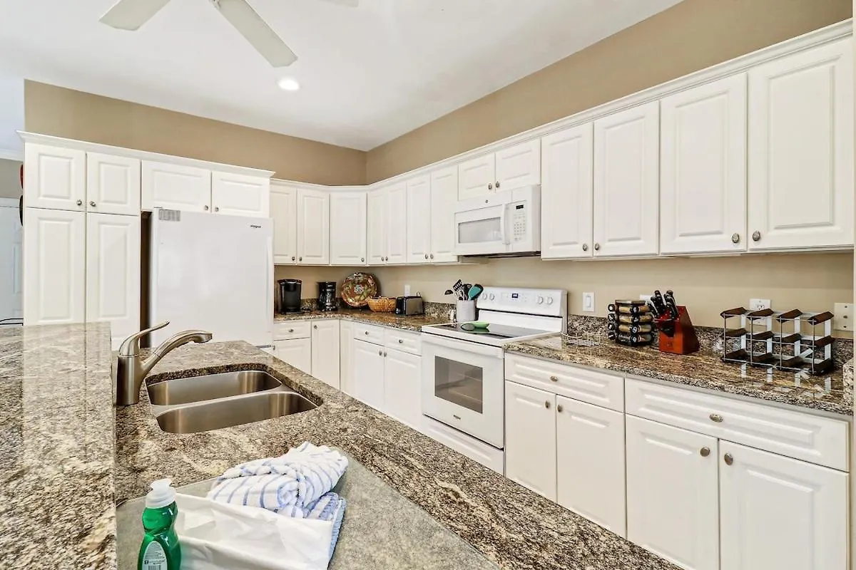 6 Bd 4 And One Half Bath Family Friendly With Heated Pool Just A Block To The Holiday home Hilton Head Island