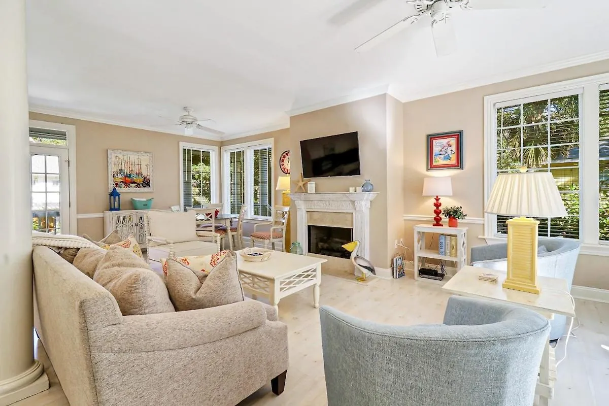 6 Bd 4 And One Half Bath Family Friendly With Heated Pool Just A Block To The Hilton Head Island