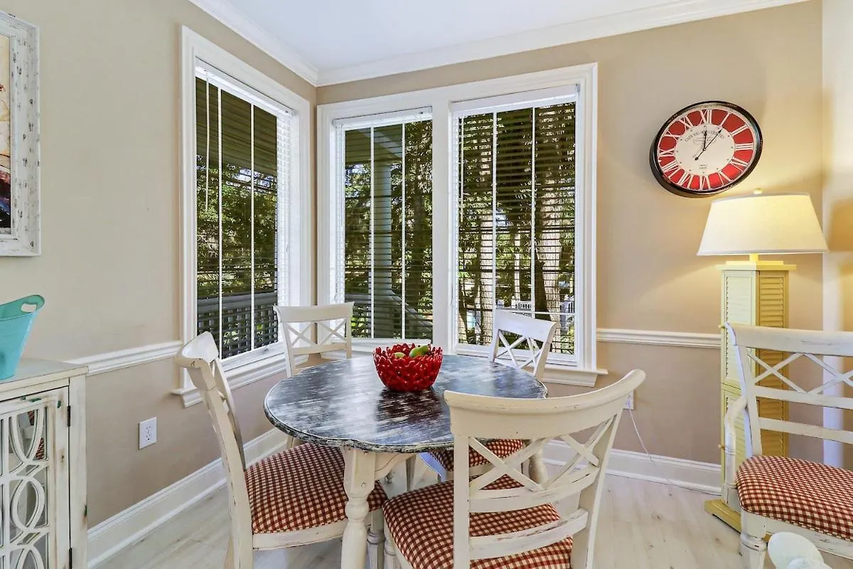 6 Bd 4 And One Half Bath Family Friendly With Heated Pool Just A Block To The Holiday home *