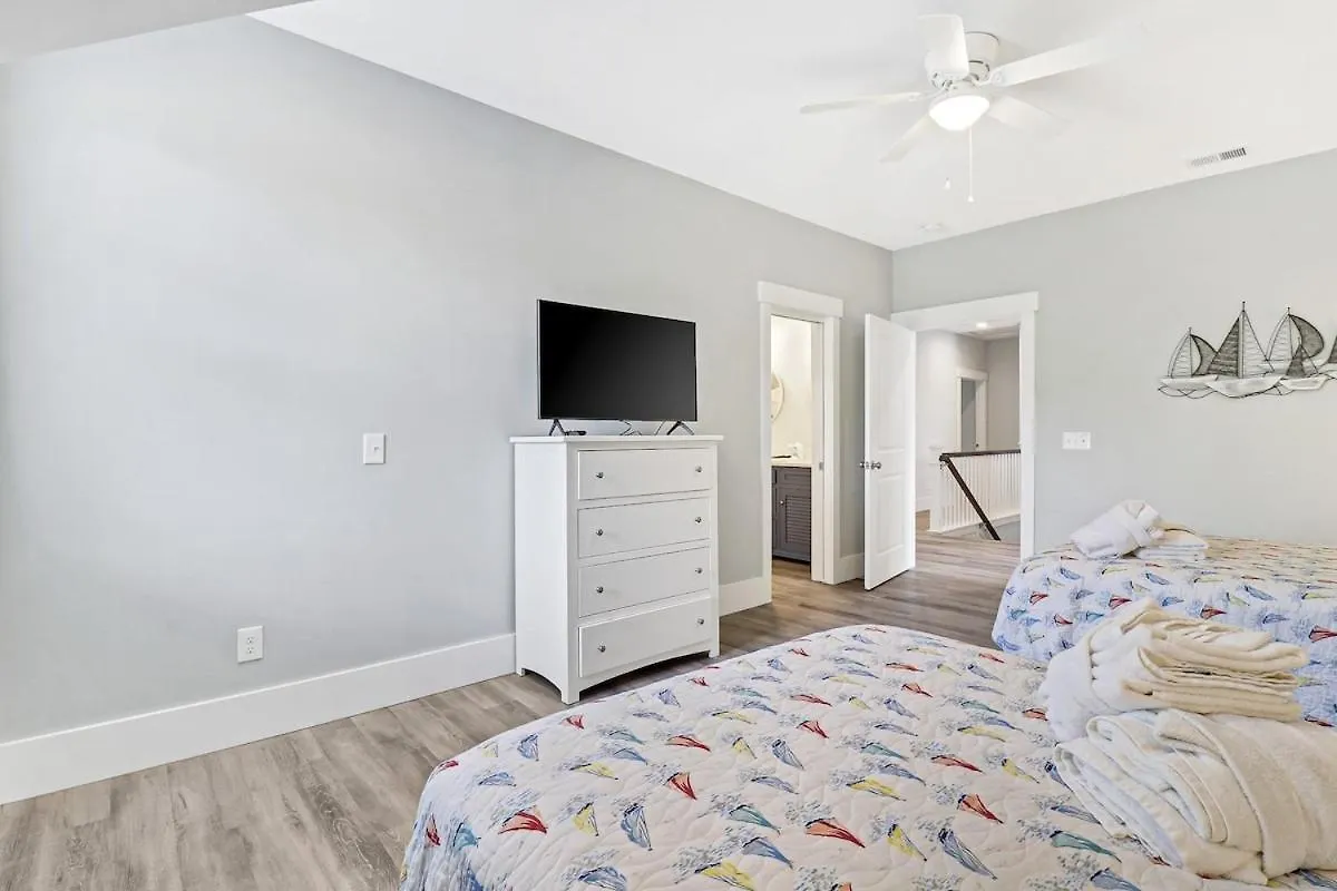 Holiday home 7 Bd 6 And One Half Bath With Private Pool & Path Hilton Head Island