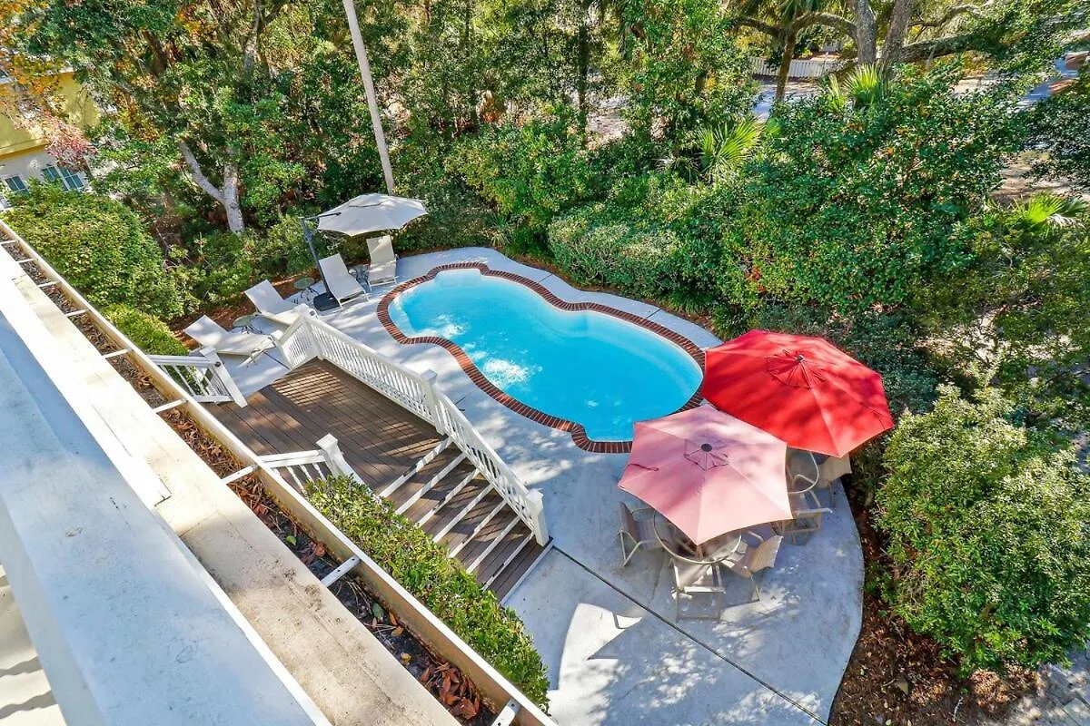 6 Bd 4 And One Half Bath Family Friendly With Heated Pool Just A Block To The *