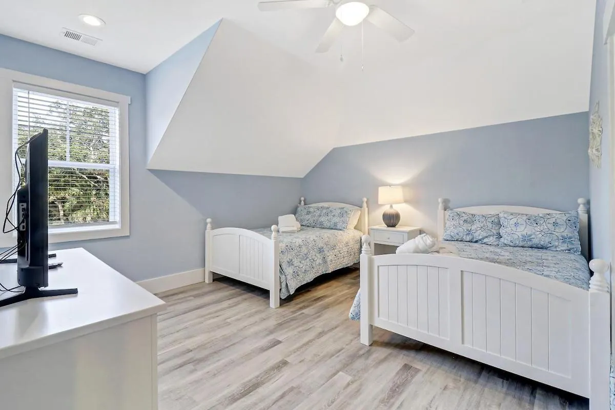 Holiday home 7 Bd 6 And One Half Bath With Private Pool & Path *