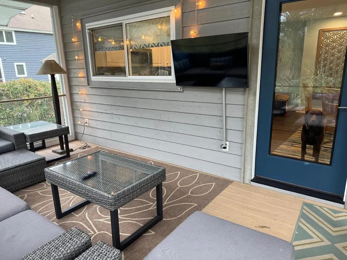 Holiday home 2nd Row 5 Bed 3 And One Half Bath Pet Friendly Ocean View House *
