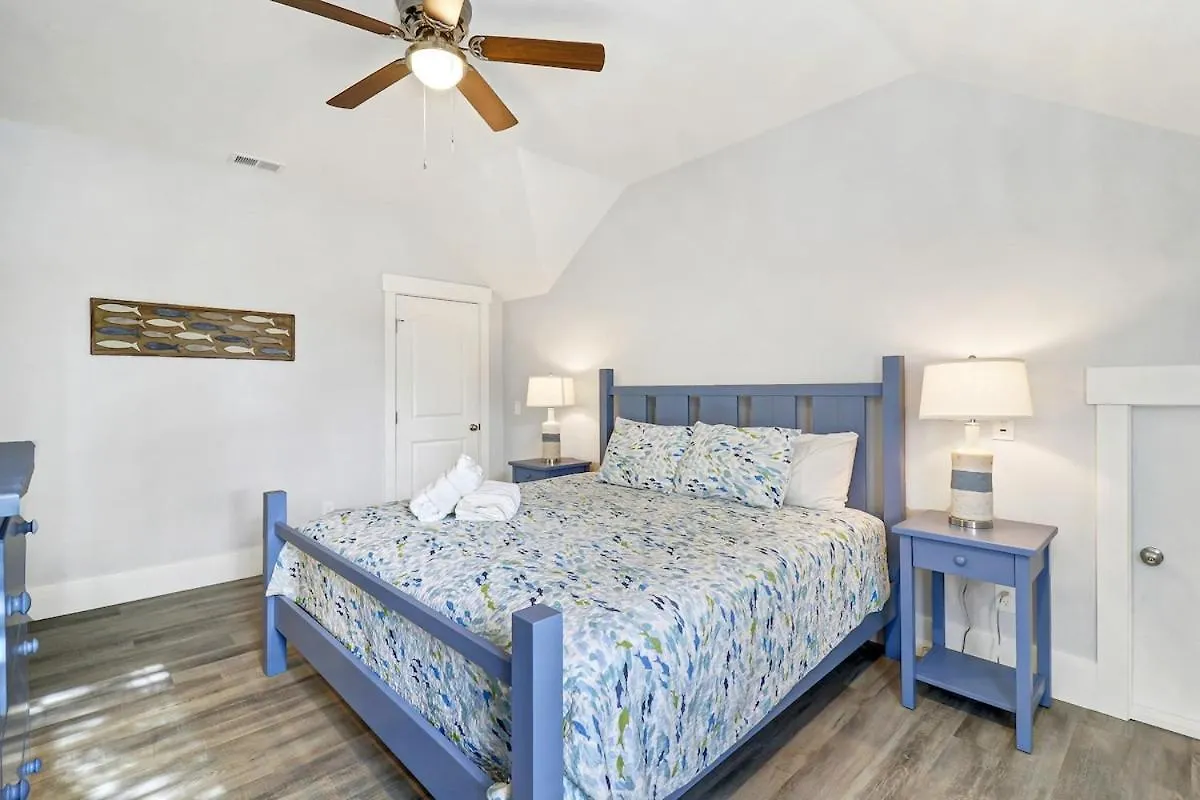 7 Bd 6 And One Half Bath With Private Pool & Path *