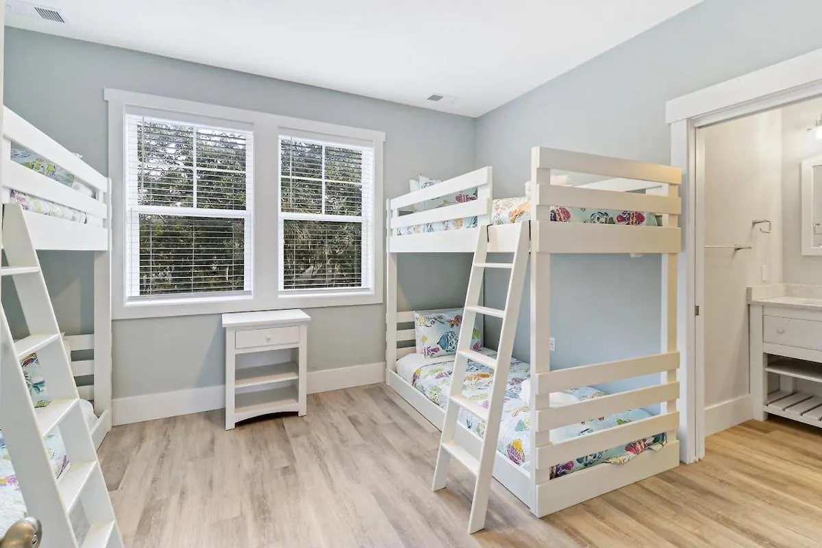 7 Bd 6 And One Half Bath With Private Pool & Path