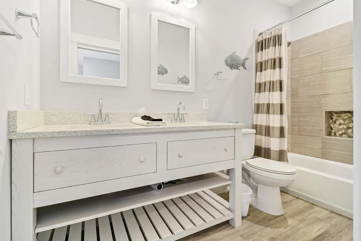 Holiday home 7 Bd 6 And One Half Bath With Private Pool & Path *