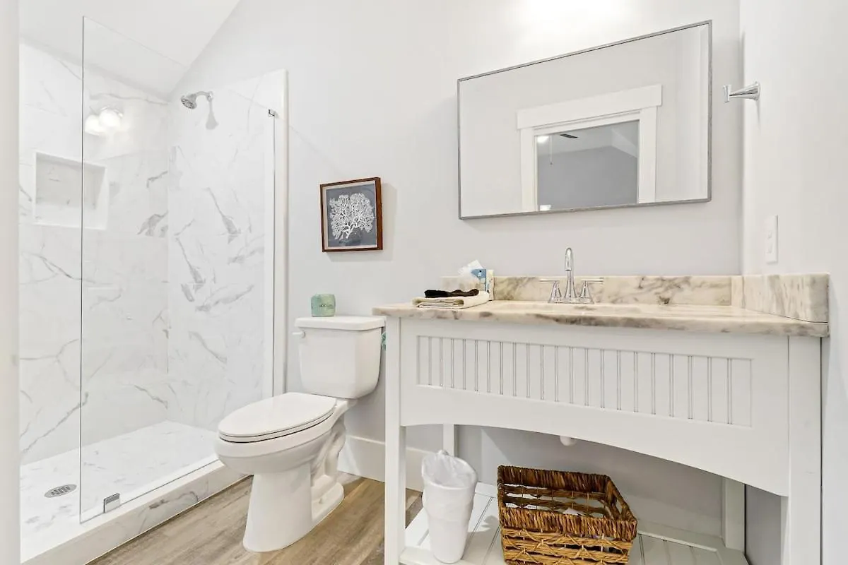 7 Bd 6 And One Half Bath With Private Pool & Path