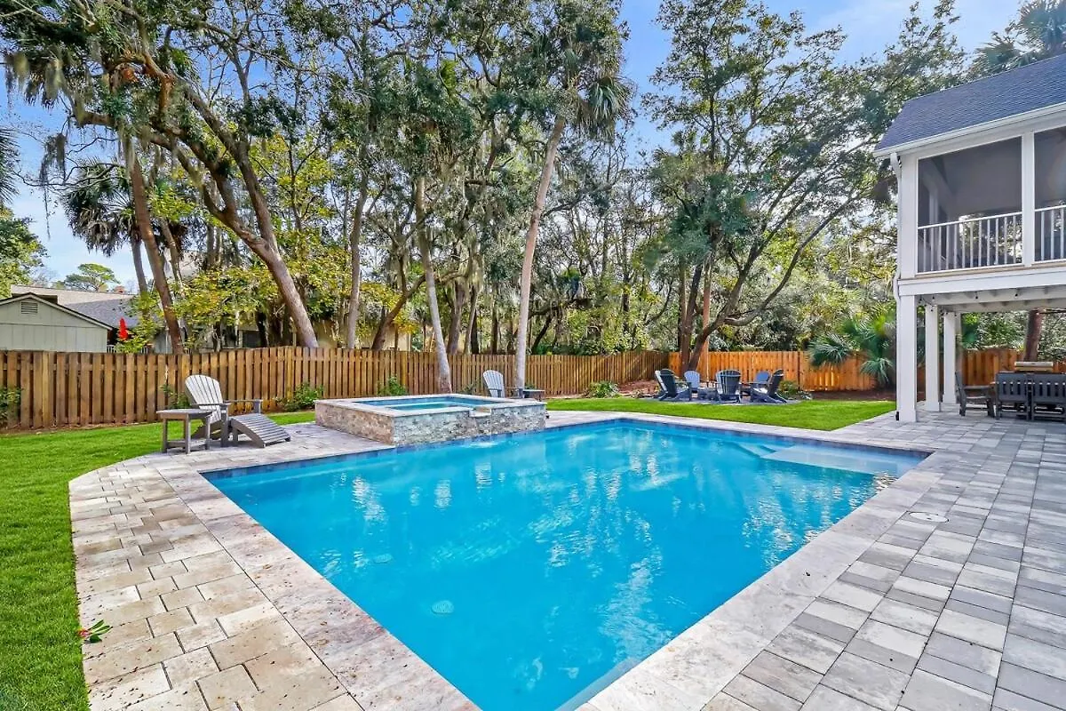 7 Bd 6 And One Half Bath With Private Pool & Path * Hilton Head Island