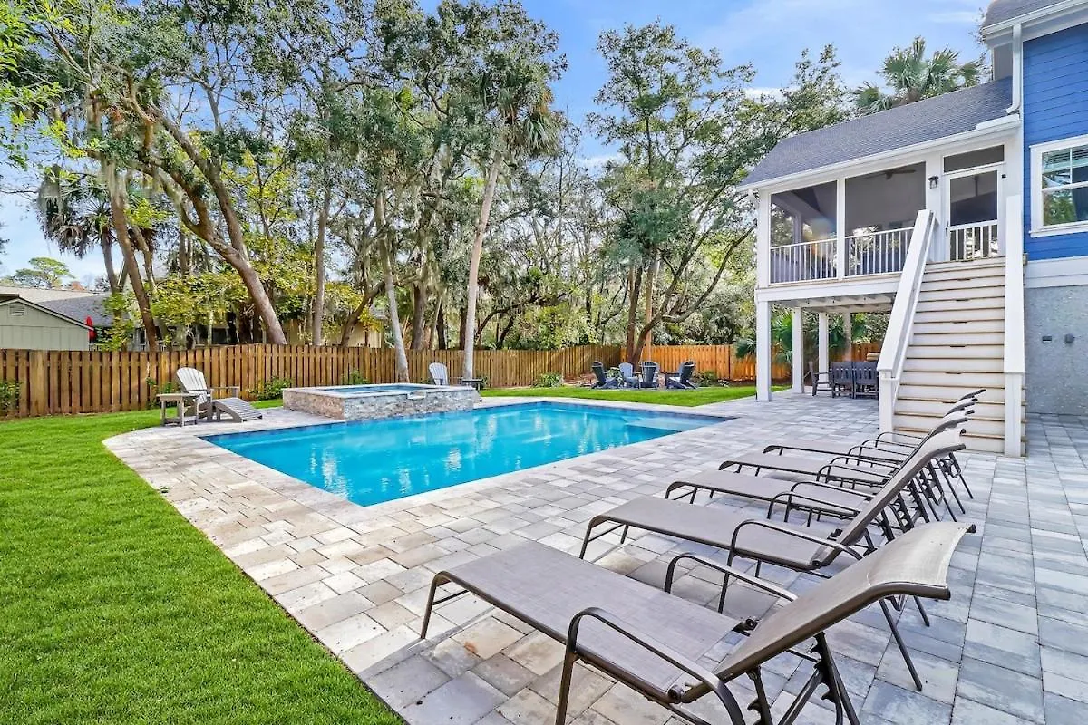 7 Bd 6 And One Half Bath With Private Pool & Path