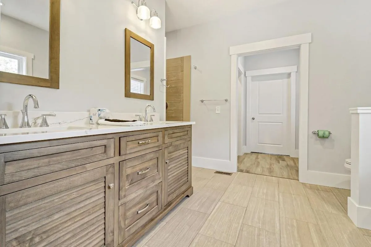 Holiday home 7 Bd 6 And One Half Bath With Private Pool & Path *