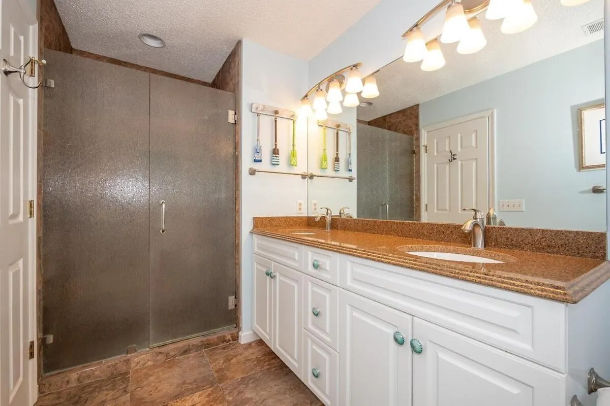 2nd Row 5 Bed 3 And One Half Bath Pet Friendly Ocean View House Holiday home Hilton Head Island