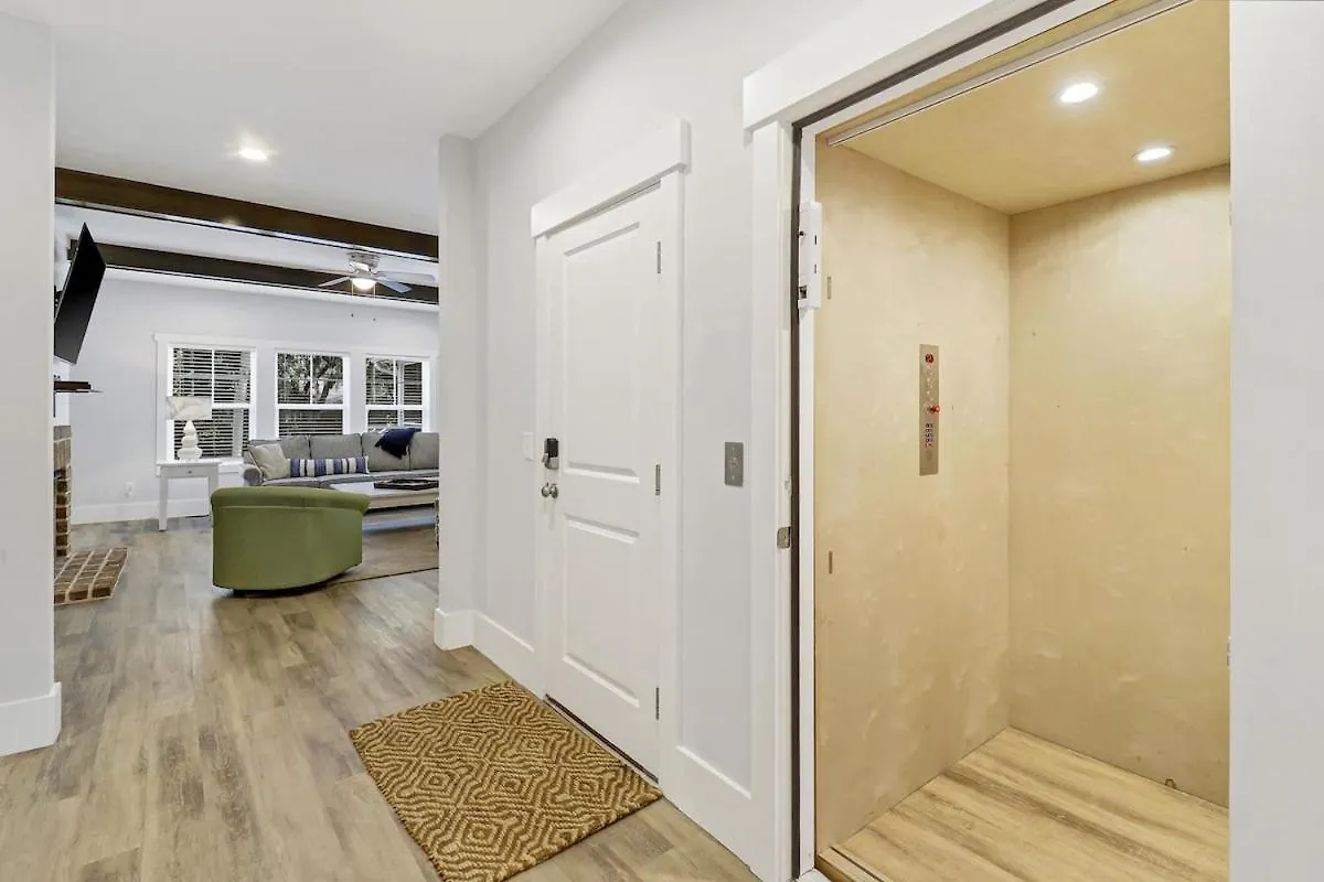 Holiday home 7 Bd 6 And One Half Bath With Private Pool & Path Hilton Head Island