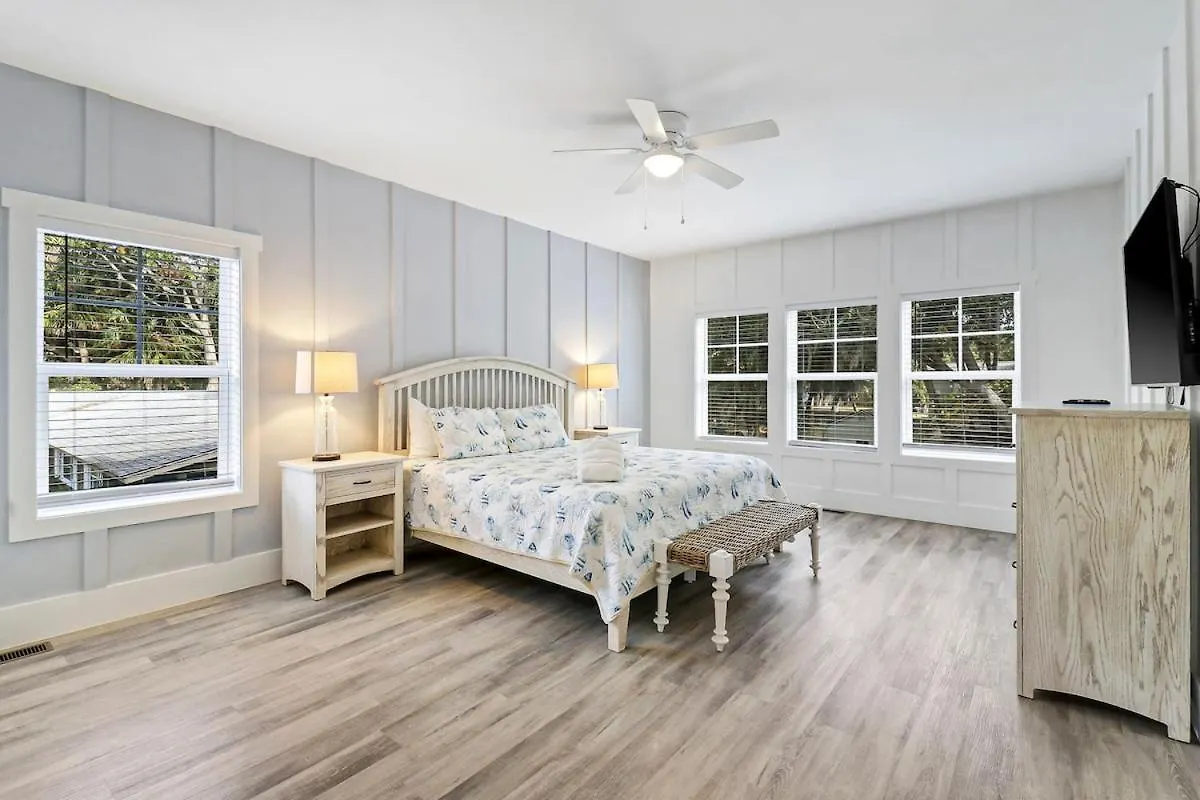 7 Bd 6 And One Half Bath With Private Pool & Path *