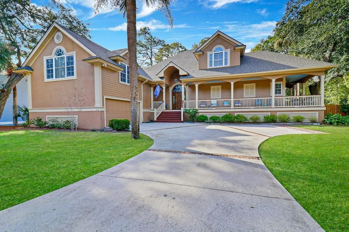 Gorgeous 7 Bed 6 & 1-2 Bath With Private Heated Pool *