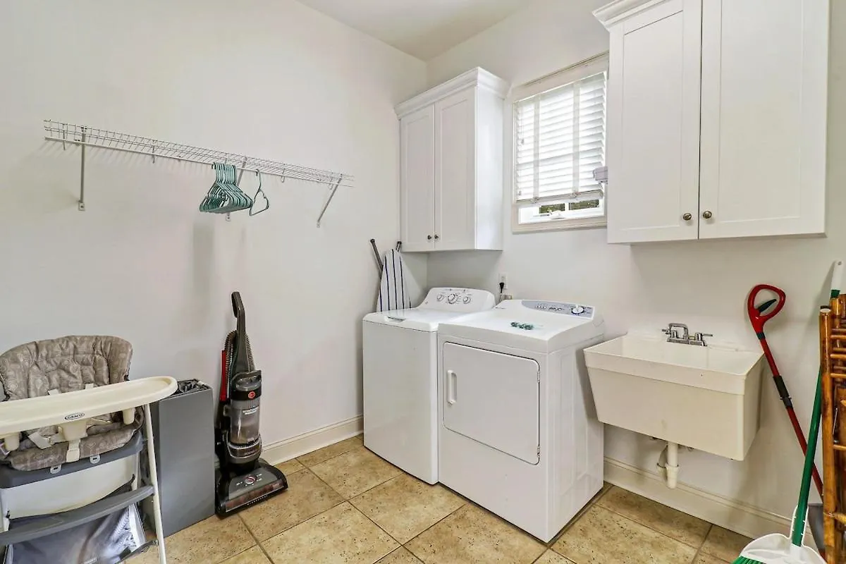 Gorgeous 7 Bed 6 & 1-2 Bath With Private Heated Pool Holiday home