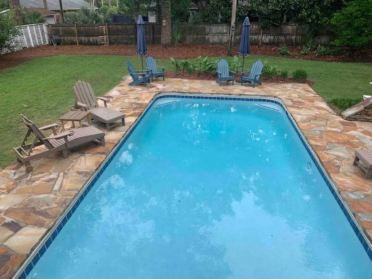 Gorgeous 7 Bed 6 & 1-2 Bath With Private Heated Pool * Hilton Head Island