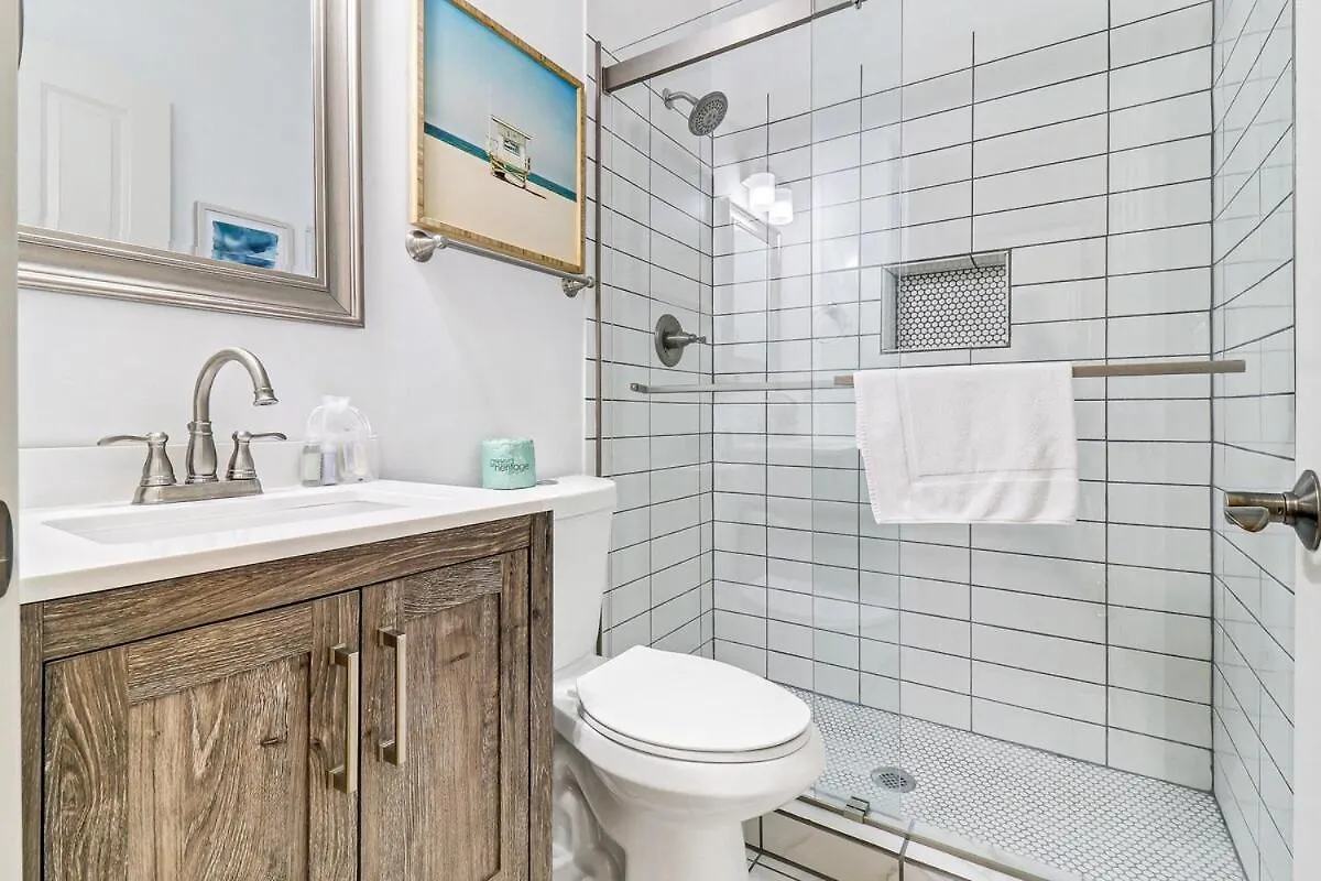 Gorgeous 7 Bed 6 & 1-2 Bath With Private Heated Pool