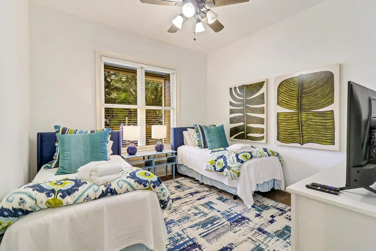 Gorgeous 7 Bed 6 & 1-2 Bath With Private Heated Pool * Hilton Head Island