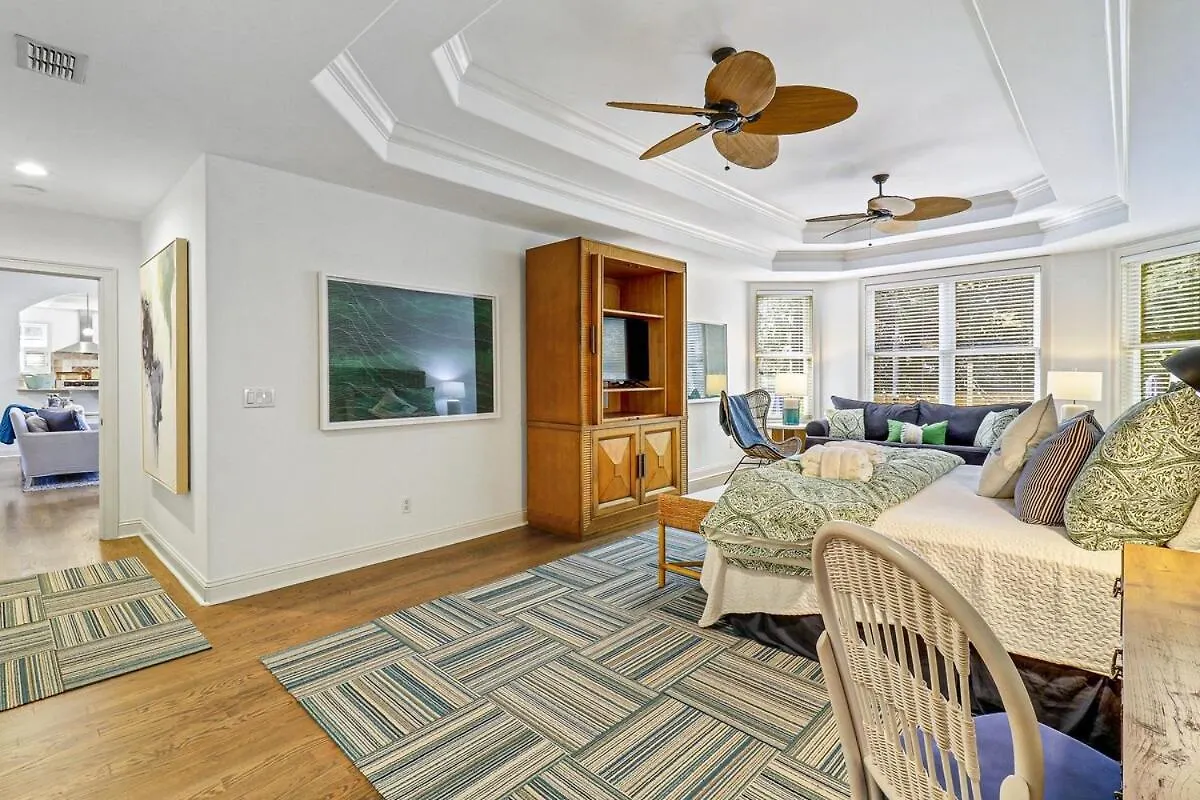 Gorgeous 7 Bed 6 & 1-2 Bath With Private Heated Pool Holiday home *