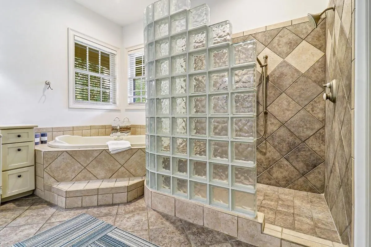 Gorgeous 7 Bed 6 & 1-2 Bath With Private Heated Pool *