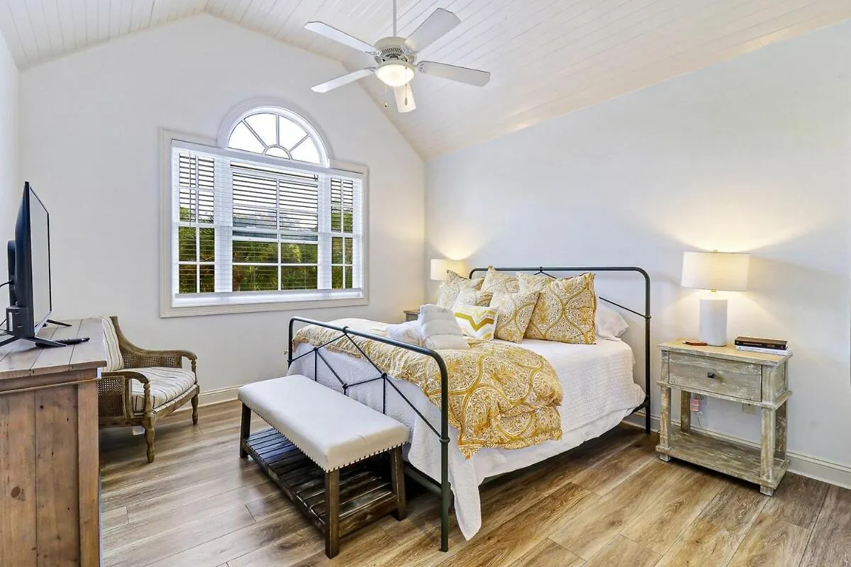 Gorgeous 7 Bed 6 & 1-2 Bath With Private Heated Pool Hilton Head Island