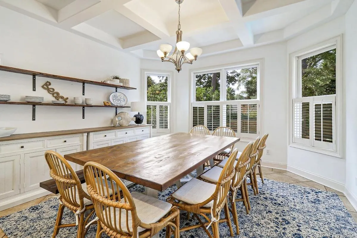 Gorgeous 7 Bed 6 & 1-2 Bath With Private Heated Pool * Hilton Head Island