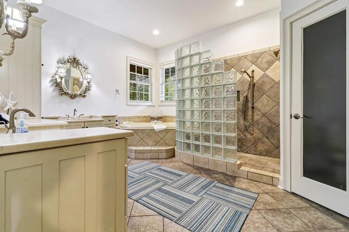Holiday home Gorgeous 7 Bed 6 & 1-2 Bath With Private Heated Pool Hilton Head Island