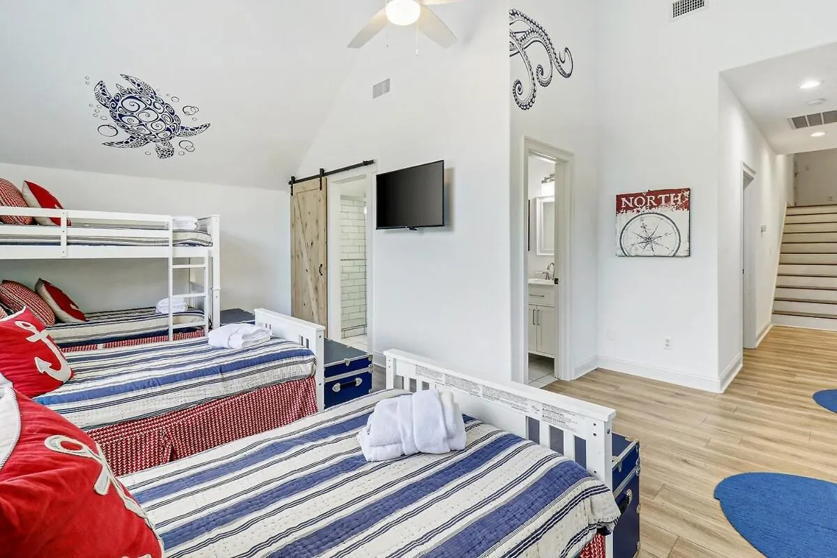 Gorgeous 7 Bed 6 & 1-2 Bath With Private Heated Pool