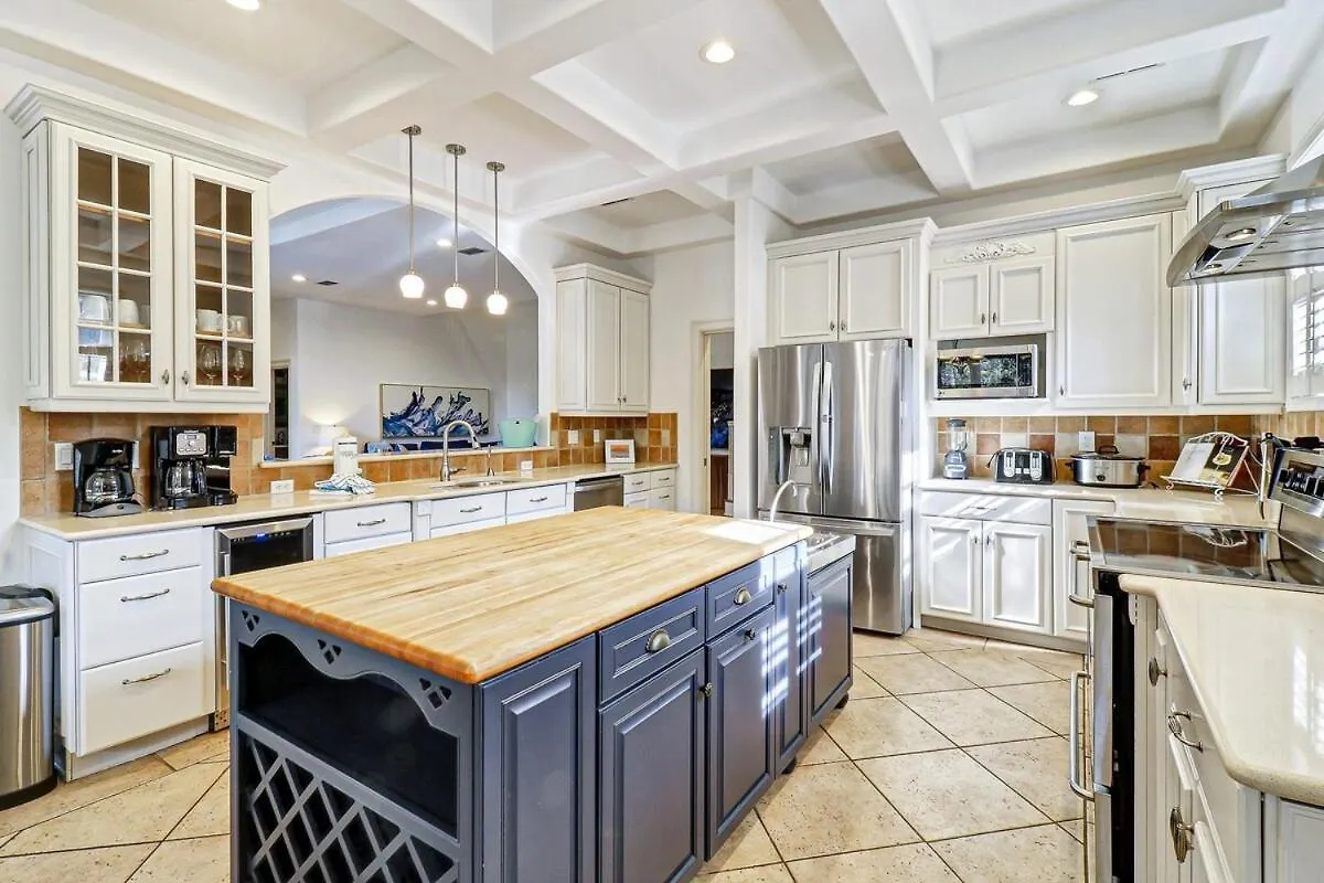 Gorgeous 7 Bed 6 & 1-2 Bath With Private Heated Pool * Hilton Head Island