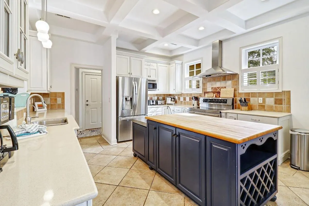 Gorgeous 7 Bed 6 & 1-2 Bath With Private Heated Pool Holiday home
