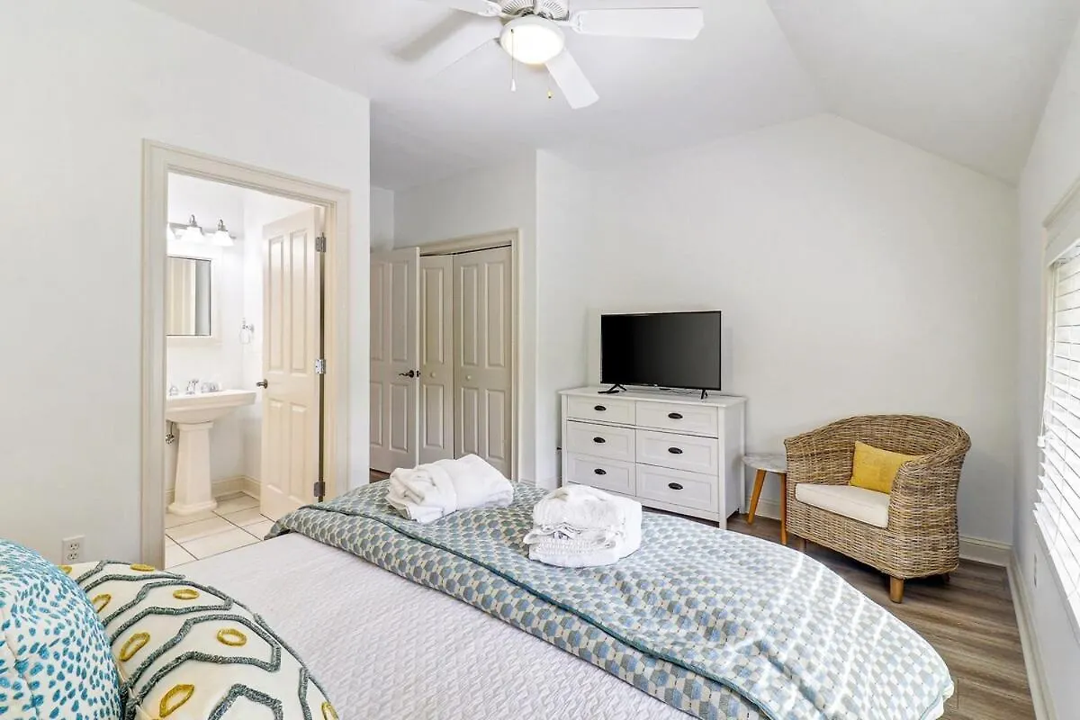Gorgeous 7 Bed 6 & 1-2 Bath With Private Heated Pool Hilton Head Island