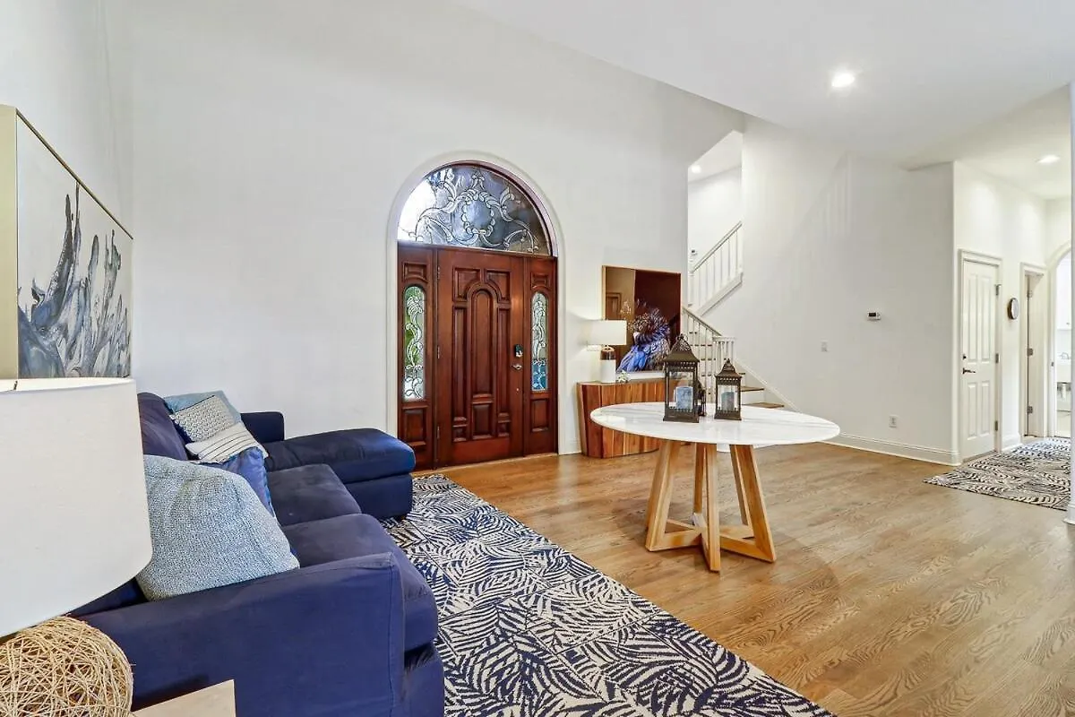 Gorgeous 7 Bed 6 & 1-2 Bath With Private Heated Pool Holiday home *