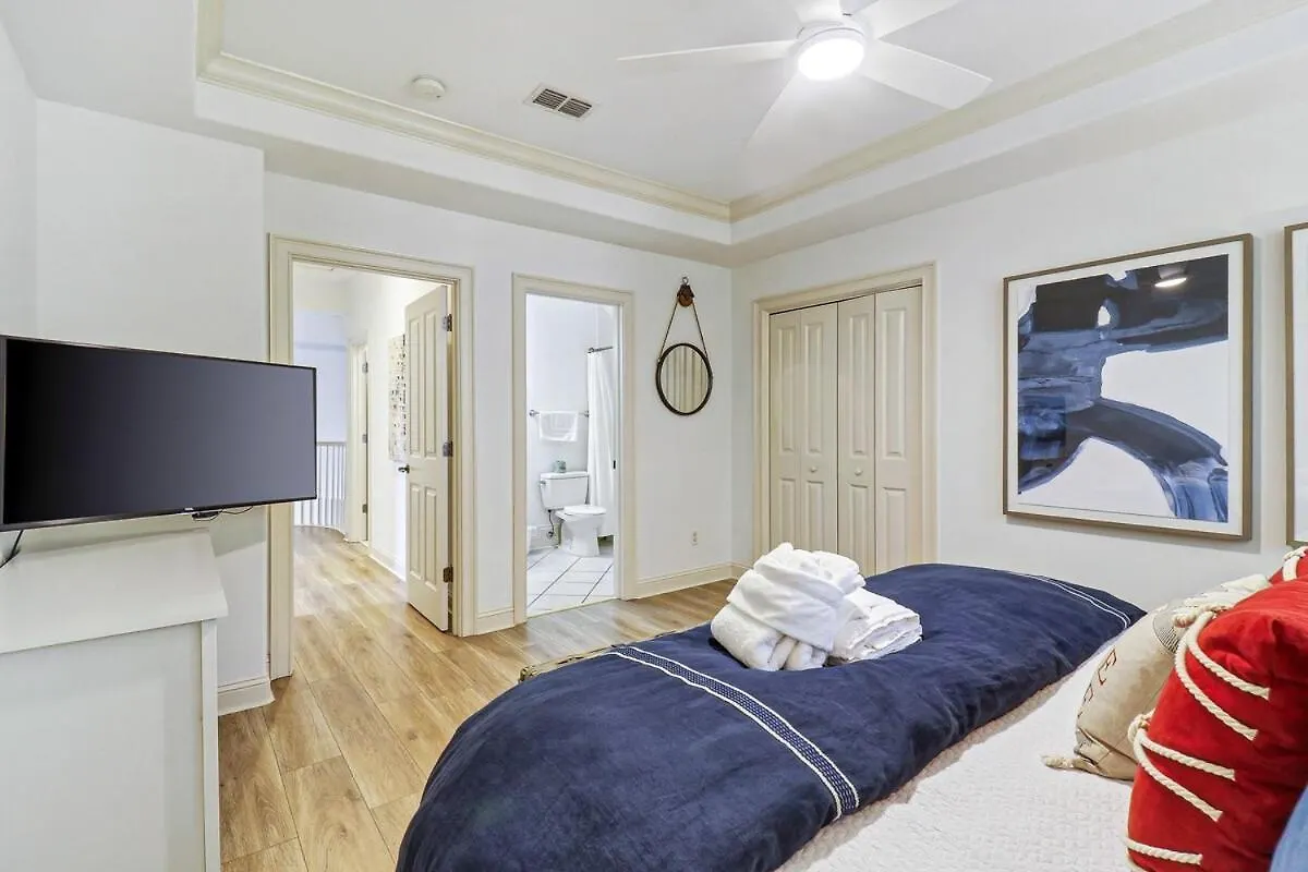Holiday home Gorgeous 7 Bed 6 & 1-2 Bath With Private Heated Pool *