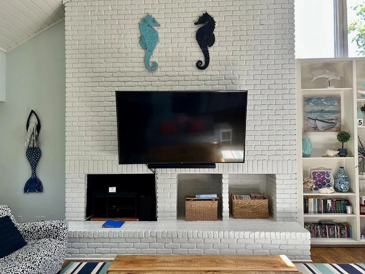 6 Bedroom 4 Bath - Private Pool Close To -hk